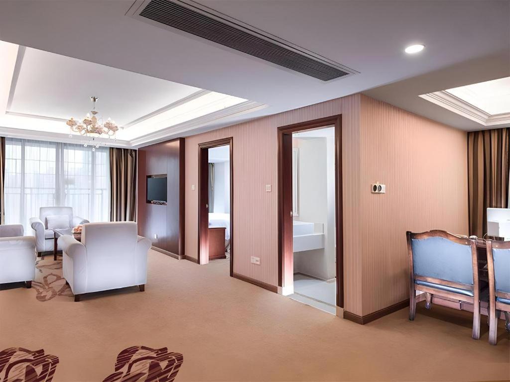 เวียนนา ฉิงหยวน ไท่เหอ แอนเชียน เคฟ ซีเนติค แอเรีย Hotel ชิงหยวน ภายนอก รูปภาพ